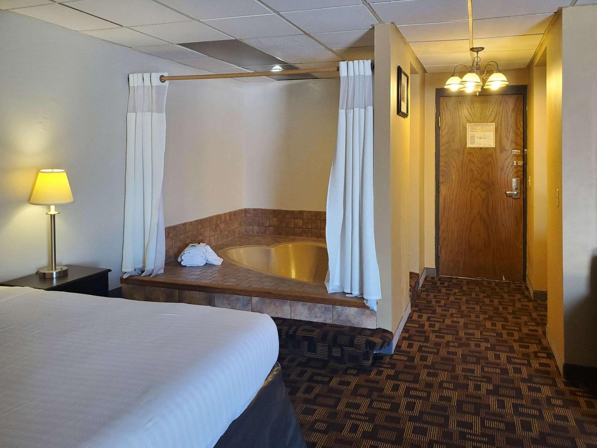 Rodeway Inn McPherson Exterior foto